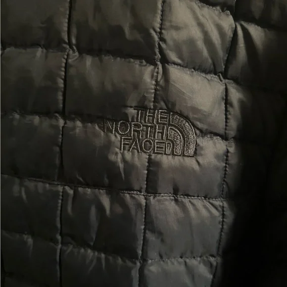 The North Face Men’s Thermoball Hoodie - Naxy XL - Picture 5 of 7